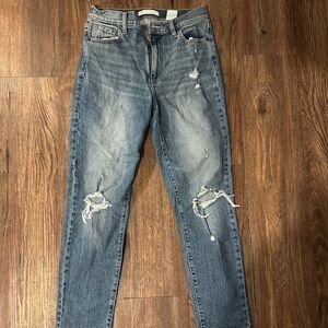 Lulu’s Eunina Blue Distressed Jeans
